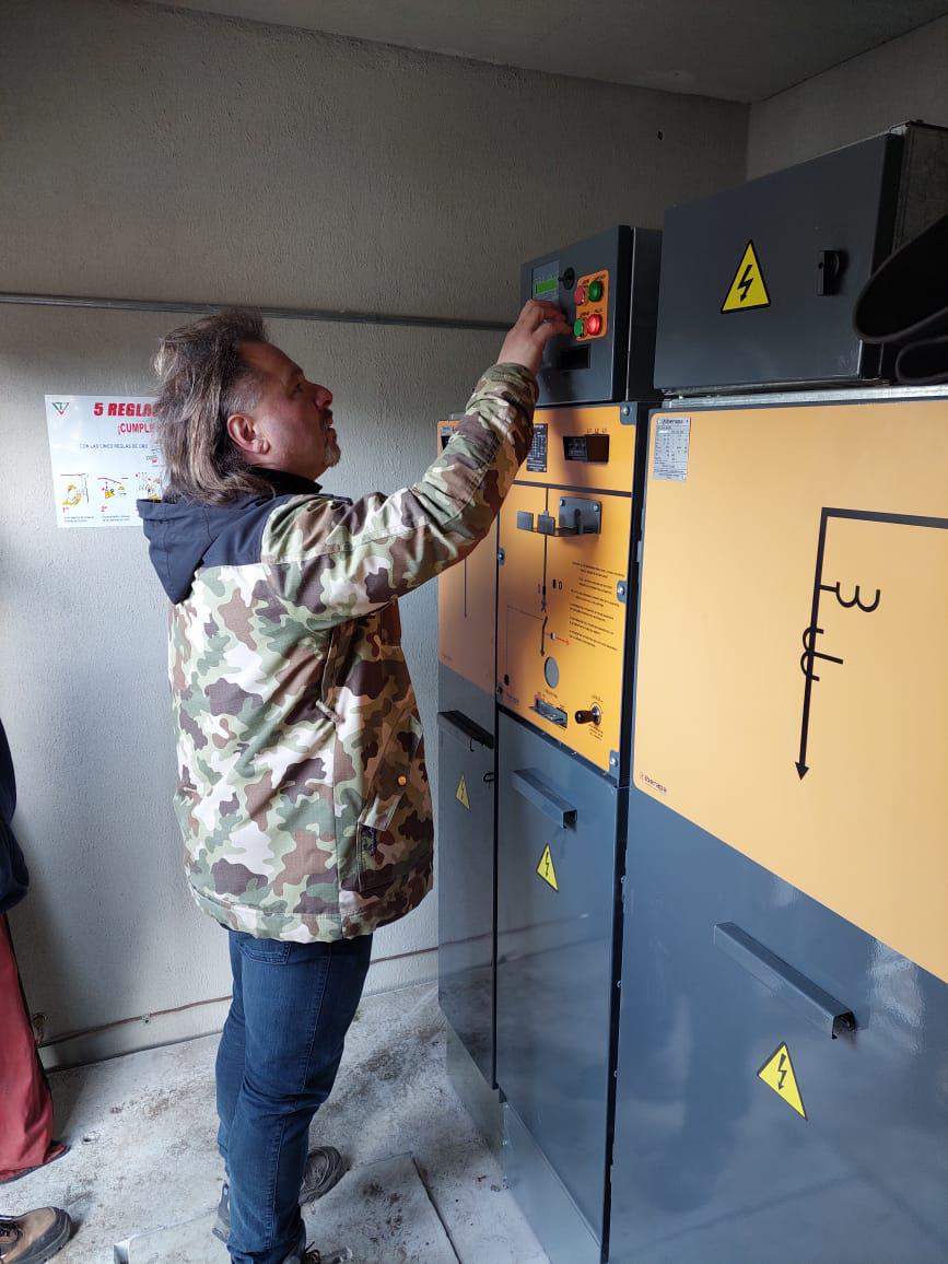 comesaña apretando el boton