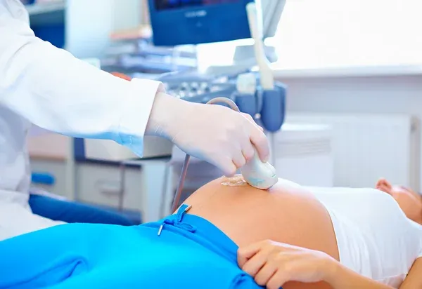 depositphotos_53620113-stock-photo-doctor-conducting-the-ultrasound-procedure