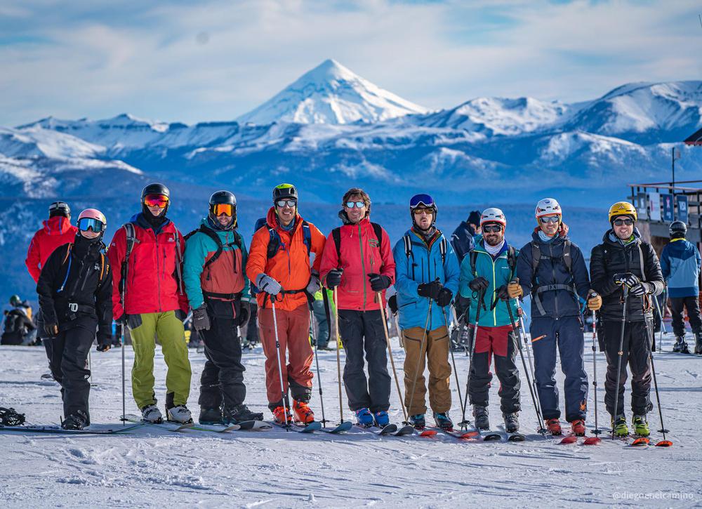 Vivian Bruchez en Chapelco (antiparras en la cabeza) 20230805-_7R36569