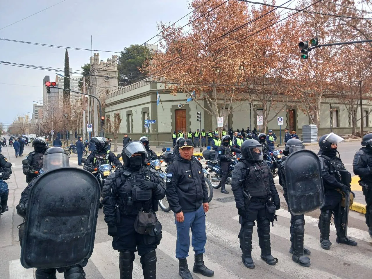 policia-casa-de-gobierno-25-522739693_2202340000233979_6921814319908891399_n