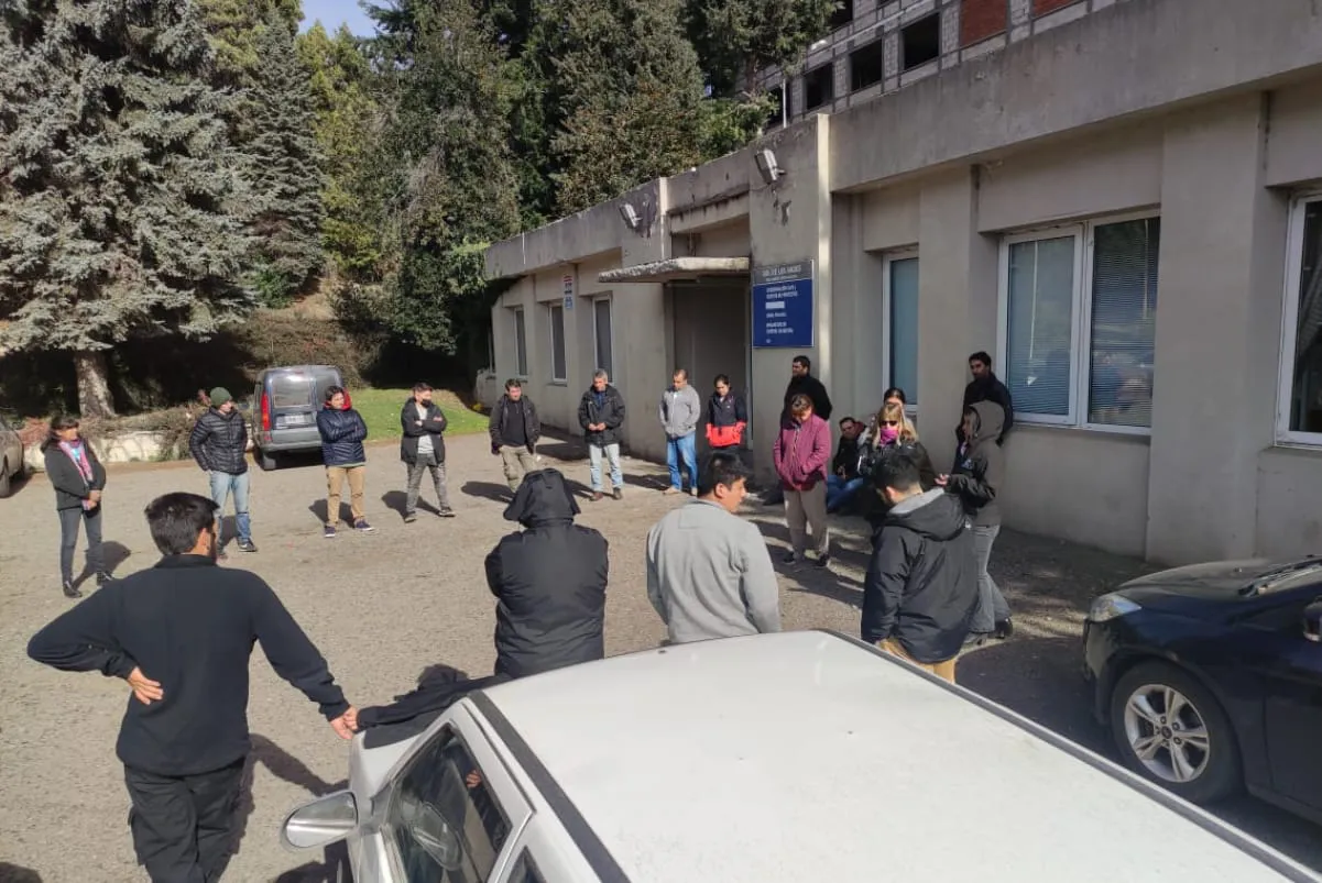 trabajadores en asamblea