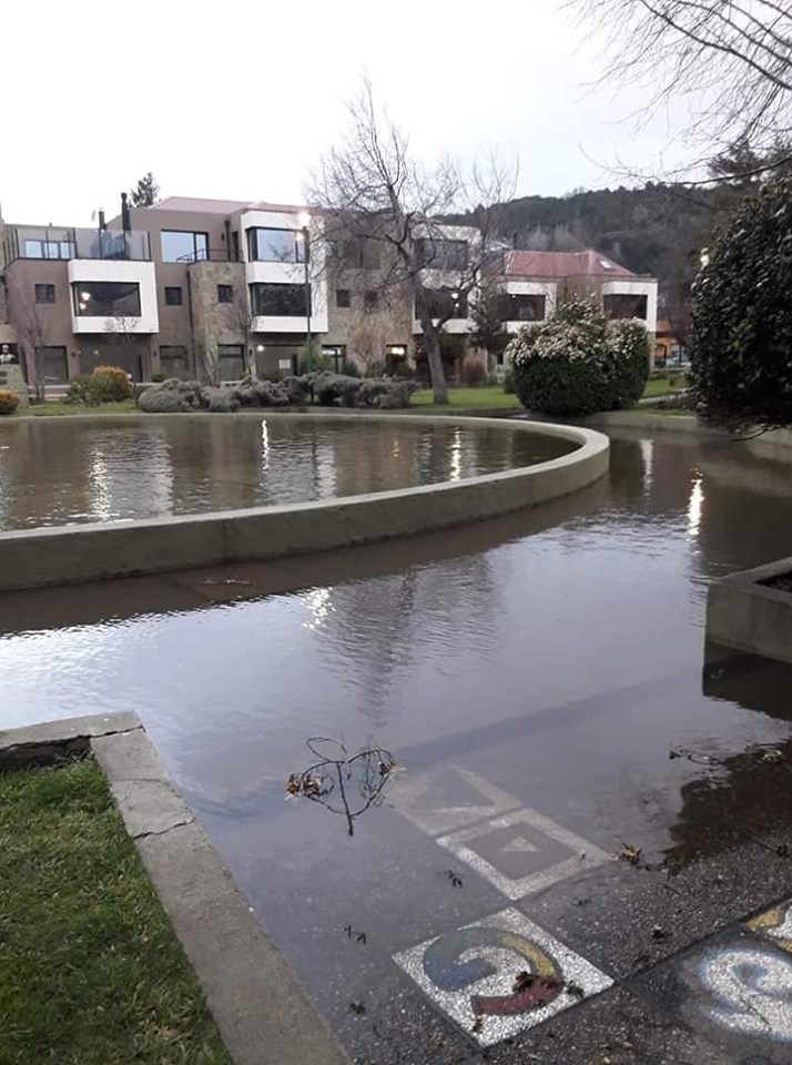 la fuente de la plaza