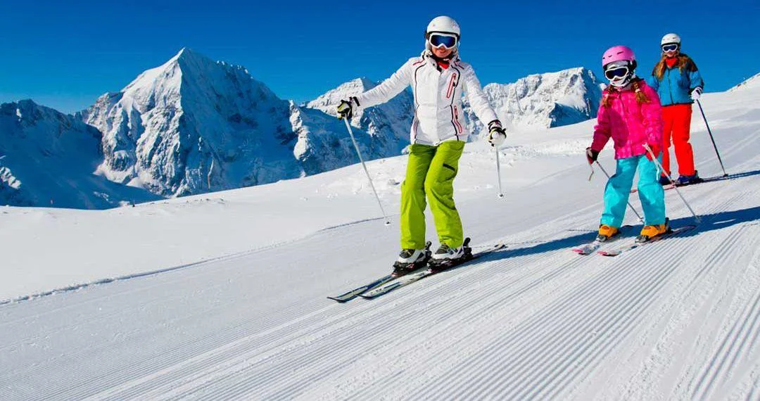 66ff0cfb7113f0241c5e0c8e_11-consejos-para-esquiar-con-niños-por-primera-vez-1080x570