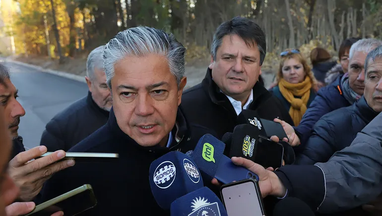 sfp-inauguran-asfalto-calle-obrero-argentino-confluencia-1jpg
