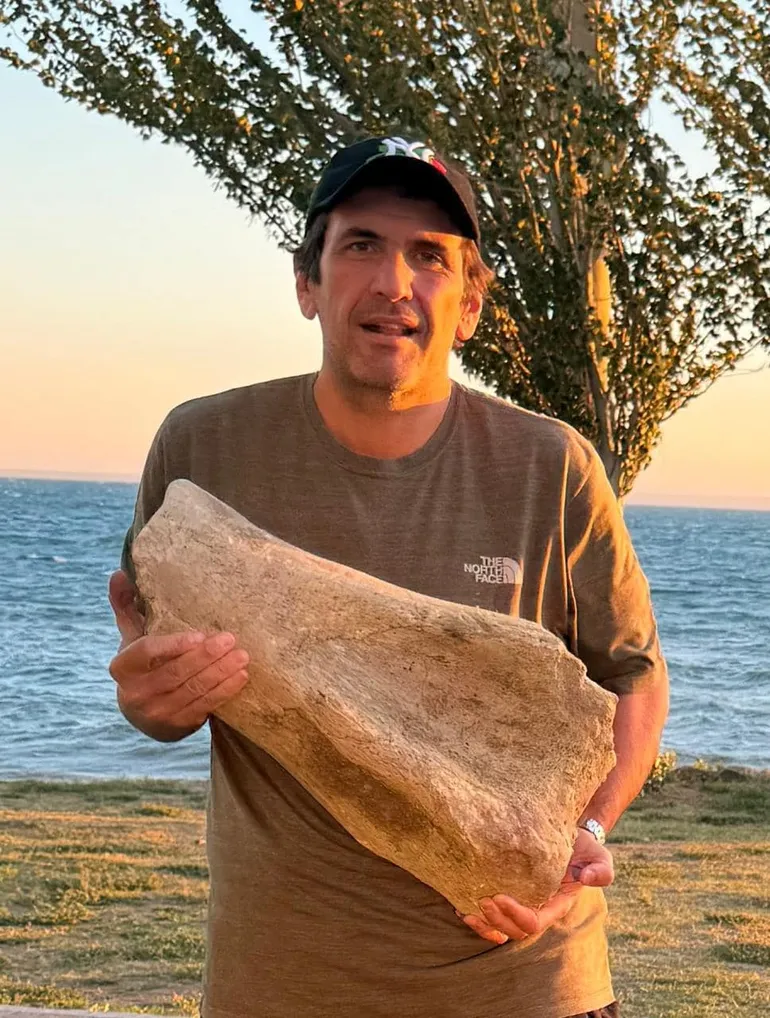 pablo-cervi-restos-dinosaurio-mari-menuco