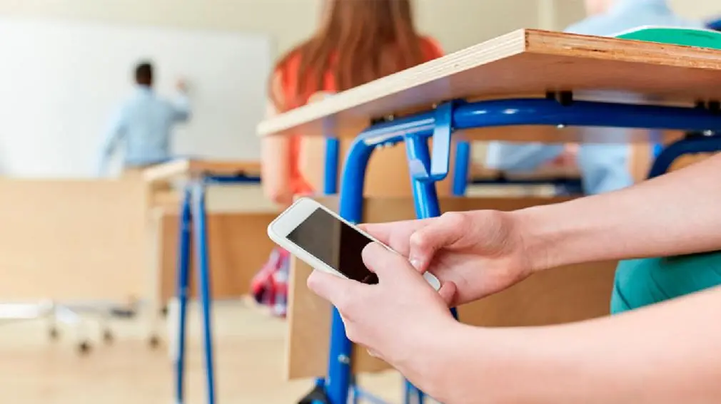 celular en la escuela