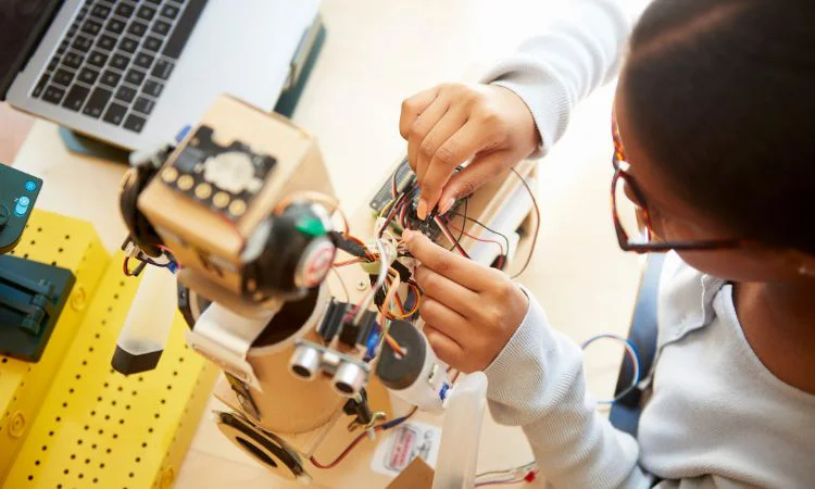 que-estudia-la-robotica