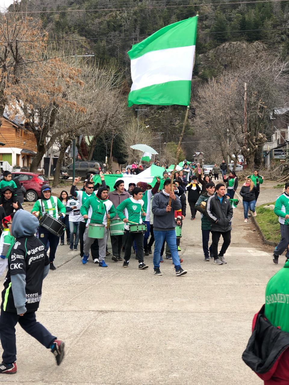 Banderazo club sarmiento (14)