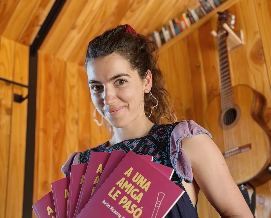 Rocio con libros adentro diagonal