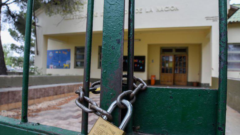 escuela cerrada